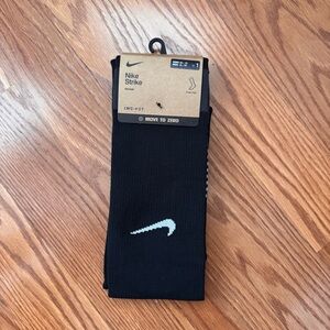 NWT, Nike Black Athletic Socks Performance Comfort